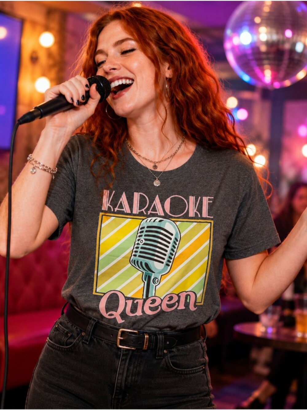 Karaoke Queen Graphic Tee Womens L Retro Microphone Music Shirt